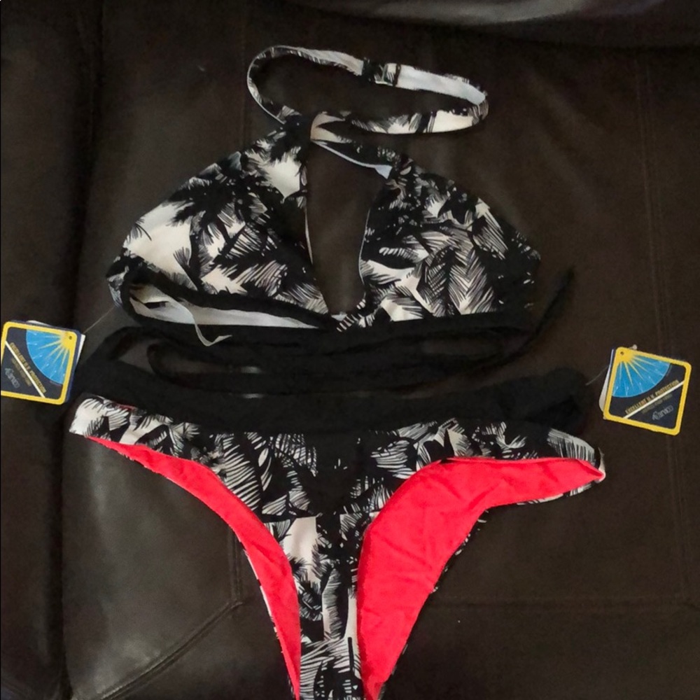 BNWT Fabletics Bikini w/Reversible Bottom XL